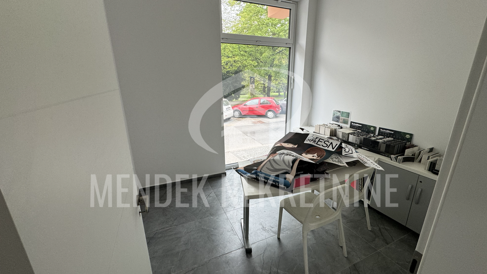 Iznajmljuje se atraktivan poslovni prostor u centru Vara&zcaron;dina &ndash; 122 m&sup2;