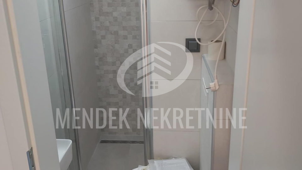200 m od mora! Apartman u prizemlju 24 m2, parking, Stara Novalja