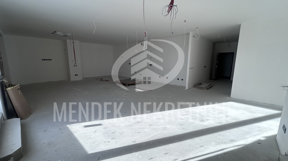 Stanovanje&comma; 230 m2&comma; Prodaja&comma; Vara&zcaron;din - Centar