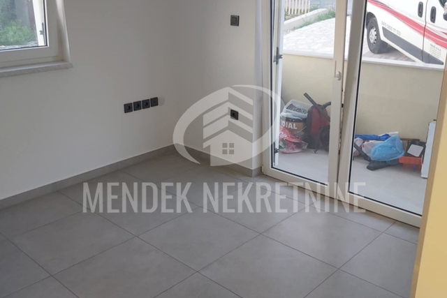 200 m od mora! Apartman, 1. kat, 24 m2, parking, Stara Novalja