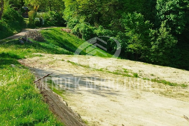 3300 m2 GRAĐEVINSKOG ZEMLJIŠTA 700 m OD TOPLICA SV. MARTIN - MJEŠOVITA NAMJENA !!!