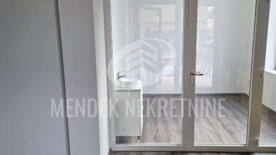 Commercial Property, 210 m2, For Rent, Varaždin - Centar