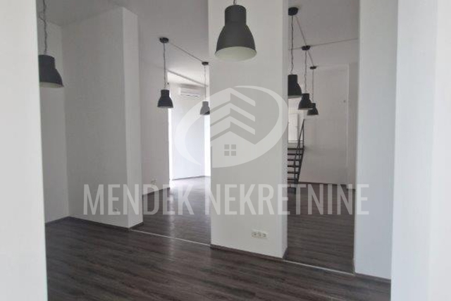 NOVOUREĐEN POSLOVNO KANCELARIJSKI PROSTOR  210 m2 - CENTAR