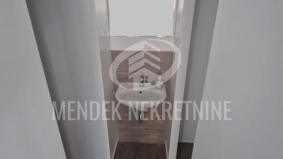 Commercial Property, 210 m2, For Rent, Varaždin - Centar