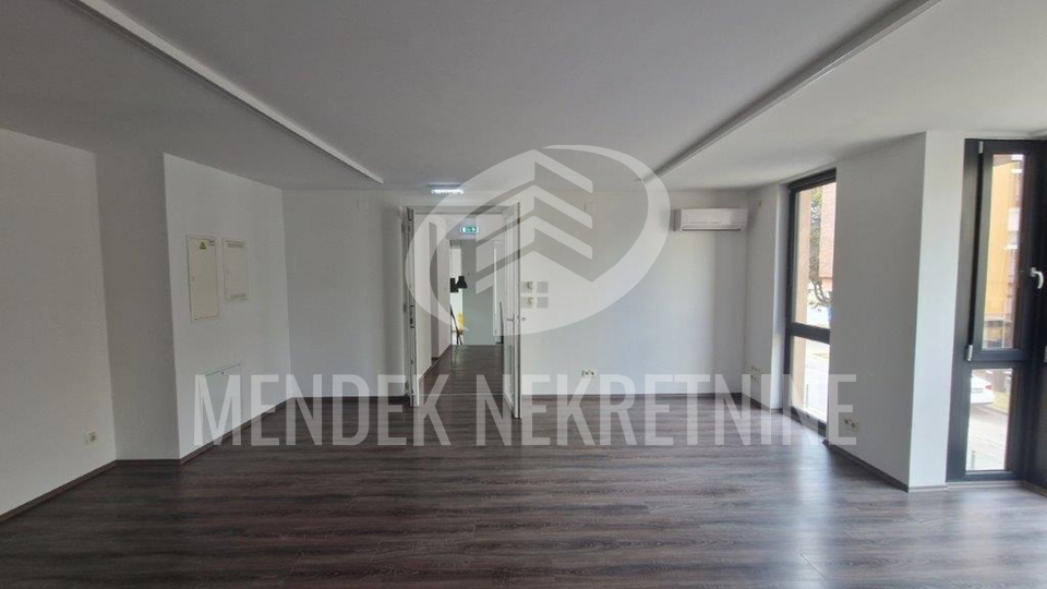 Commercial Property, 210 m2, For Rent, Varaždin - Centar