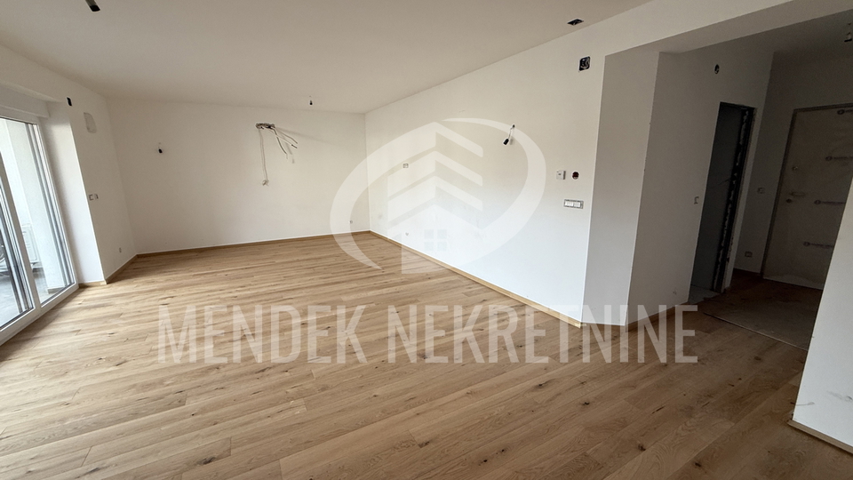 USELJIVO!  110,30 m2, prizemlje, natkriveno parkirno mjesto, Varaždin, centar, prodaja