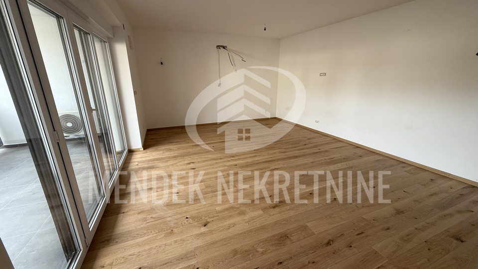 USELJIVO!  110,30 m2, prizemlje, natkriveno parkirno mjesto, Varaždin, centar, prodaja