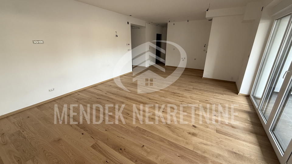 USELJIVO!  110,30 m2, prizemlje, natkriveno parkirno mjesto, Varaždin, centar, prodaja
