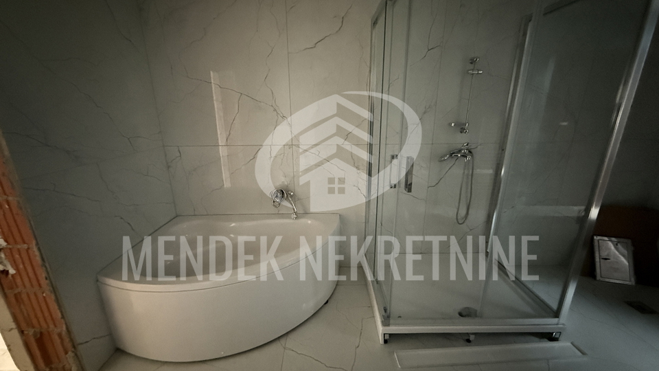 USELJIVO!  110,30 m2, prizemlje, natkriveno parkirno mjesto, Varaždin, centar, prodaja