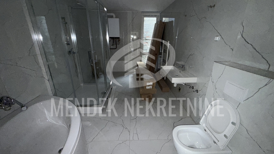 USELJIVO!  110,30 m2, prizemlje, natkriveno parkirno mjesto, Varaždin, centar, prodaja