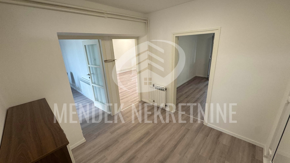 Poslovni prostor za najam &vert; 72&comma;50 m&sup2; &plus; gara&zcaron;a &plus; skladi&scaron;te