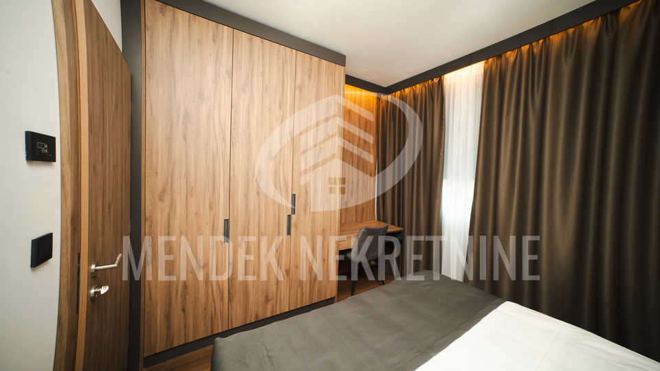 NOVO&comma; FIKSNO&excl; 3 SOBAN APARTMAN U SKLOPU HOTELA&comma; VARA&Zcaron;DIN&comma; CENTAR