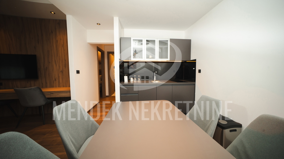 NOVO&comma; FIKSNO&excl; 3 SOBAN APARTMAN U SKLOPU HOTELA&comma; VARA&Zcaron;DIN&comma; CENTAR