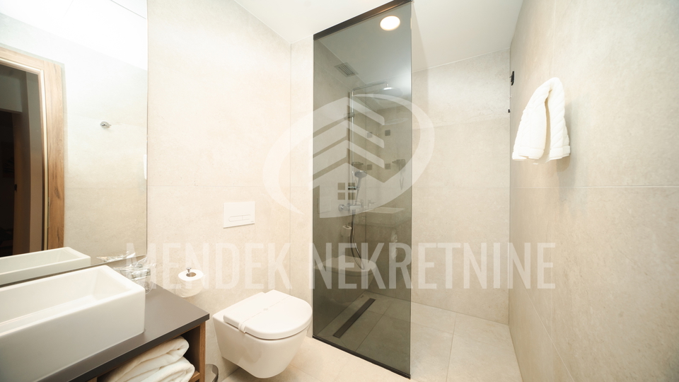 NOVO&comma; FIKSNO&excl; 3 SOBAN APARTMAN U SKLOPU HOTELA&comma; VARA&Zcaron;DIN&comma; CENTAR