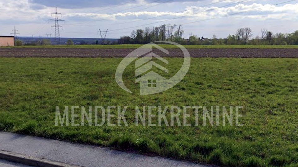 KUPINE&Ccaron;KI KRALJEVEC &lpar;Zagreb&comma; Brezovica&rpar; &ndash; gra&dstrok;evinsko zemlji&scaron;te 5&period;590 m&sup2; u naselju&comma; pristup s javne ceste