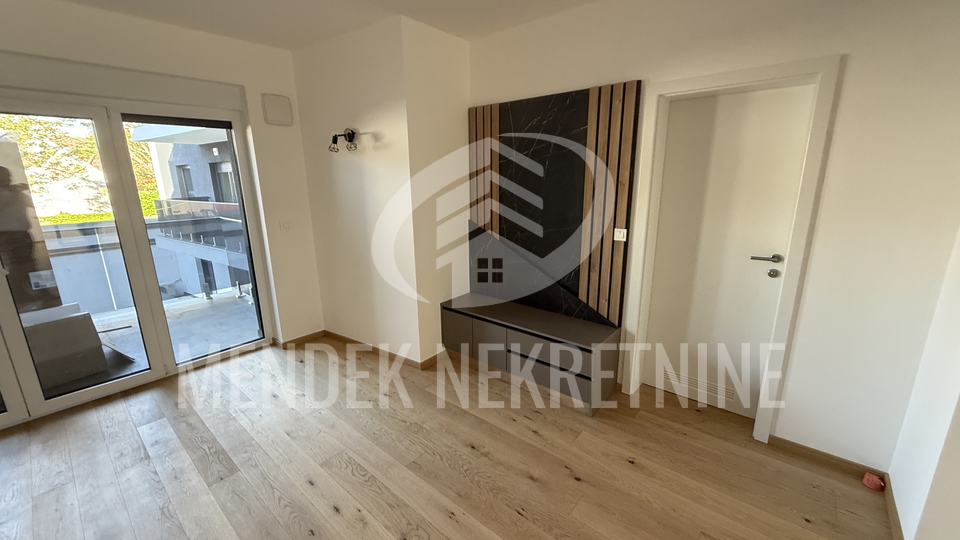 2-S stan 67,04 m2, 1. kat, lift, Vanjsko parkirno mjesto, Varaždin, centar, najam