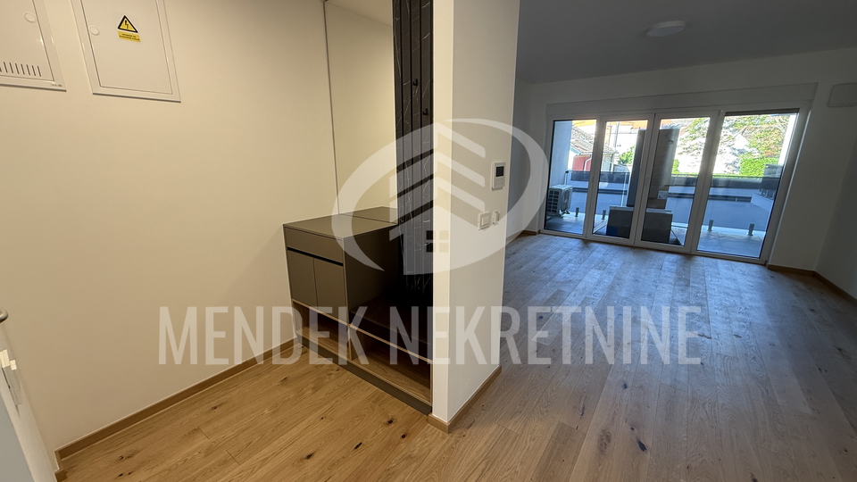 2-S stan 67,04 m2, 1. kat, lift, Vanjsko parkirno mjesto, Varaždin, centar, najam