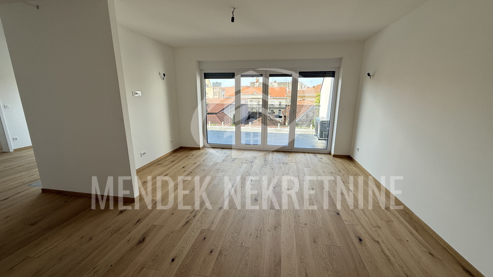 JEDINI I NAJBOLJI PENTHOUSE! LUKSUZ U STROGOM CENTRU GRADA !!!!