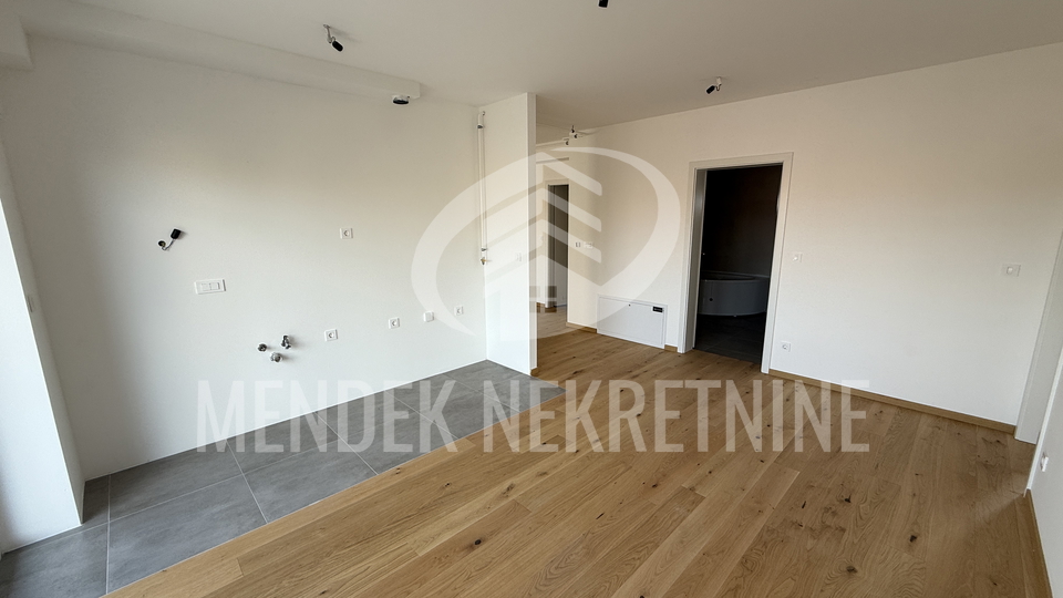 JEDINI I NAJBOLJI PENTHOUSE! LUKSUZ U STROGOM CENTRU GRADA !!!!