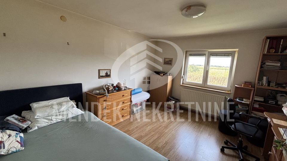 House&comma; 160 m2&comma; For Sale&comma; Trnovec Bartolove&ccaron;ki - &Zcaron;abnik
