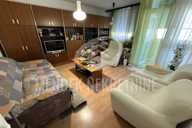 BEZ PROVIZIJE! 2 SOBAN STAN, 54 m2, useljivo, Banfica, Varaždin