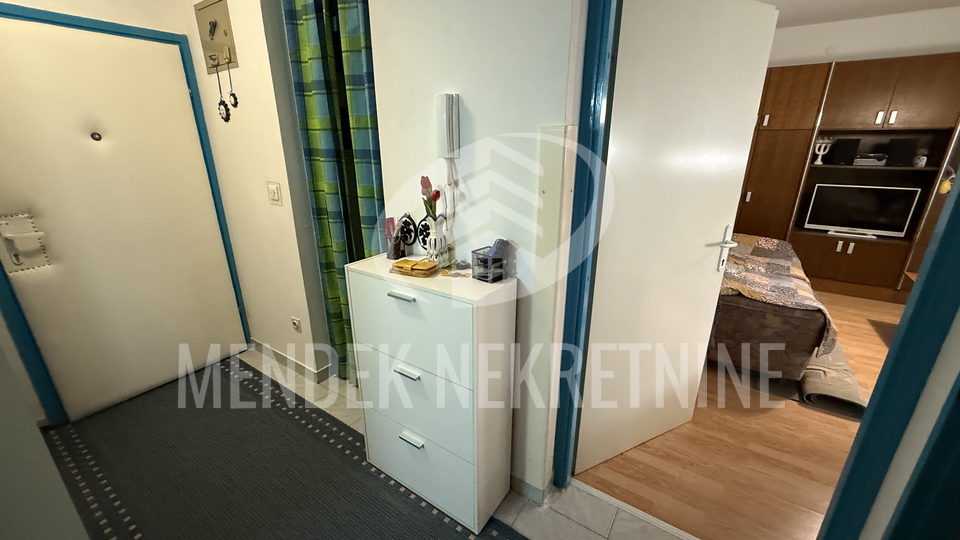 BEZ PROVIZIJE! 2 SOBAN STAN, 54 m2, useljivo, Banfica, Varaždin