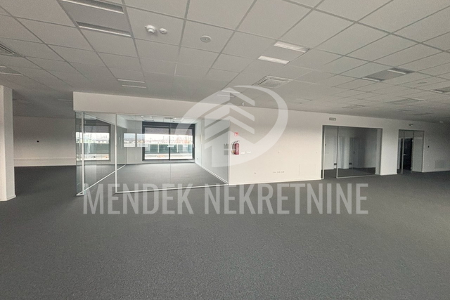 VRHUNSKI POSLOVNI PROSTOR 555 m2, uređeno i namješteno, Varaždin