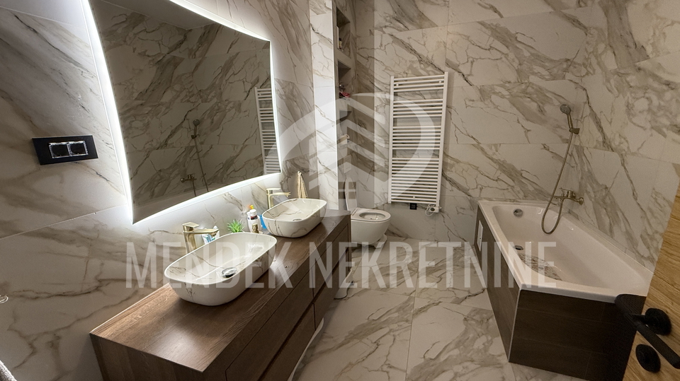 House&comma; 240 m2&comma; For Sale&comma; Vara&zcaron;din Breg