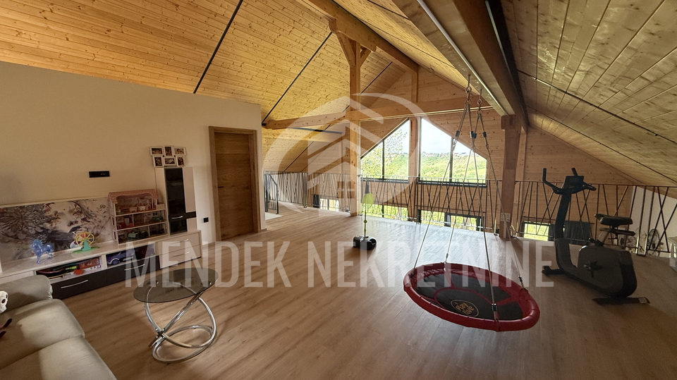 House&comma; 240 m2&comma; For Sale&comma; Vara&zcaron;din Breg