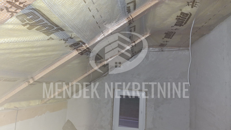House&comma; 170 m2&comma; For Sale&comma; Plitvi&ccaron;ka Jezera - Li&ccaron;ko Petrovo Selo