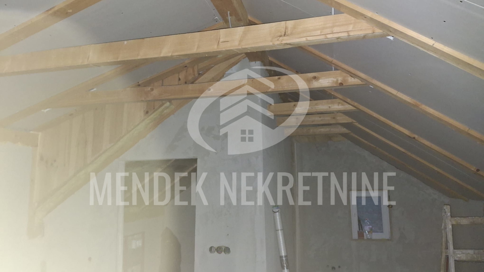 House&comma; 170 m2&comma; For Sale&comma; Plitvi&ccaron;ka Jezera - Li&ccaron;ko Petrovo Selo