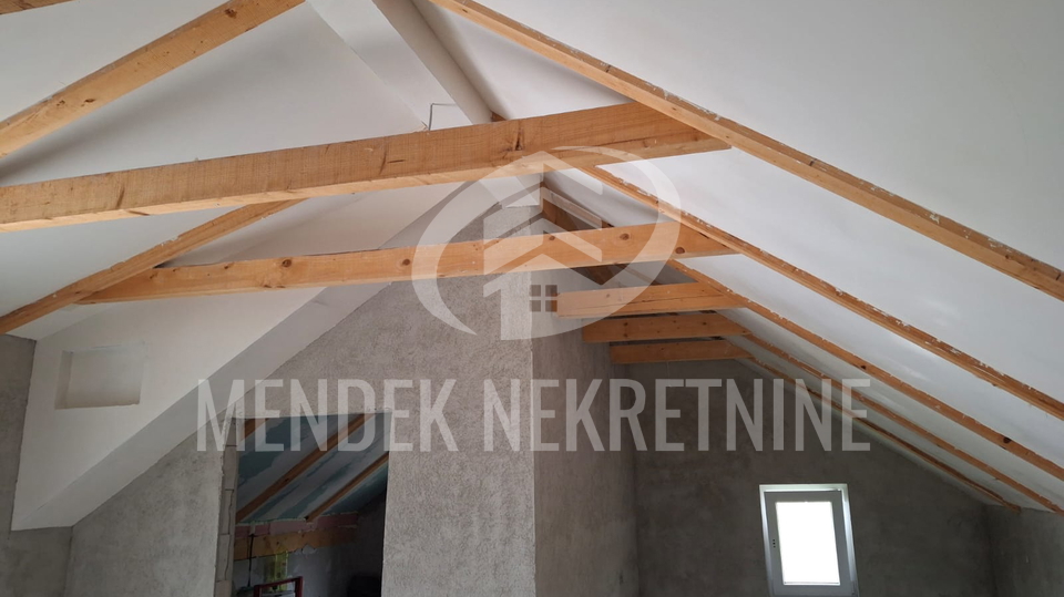 House&comma; 170 m2&comma; For Sale&comma; Plitvi&ccaron;ka Jezera - Li&ccaron;ko Petrovo Selo