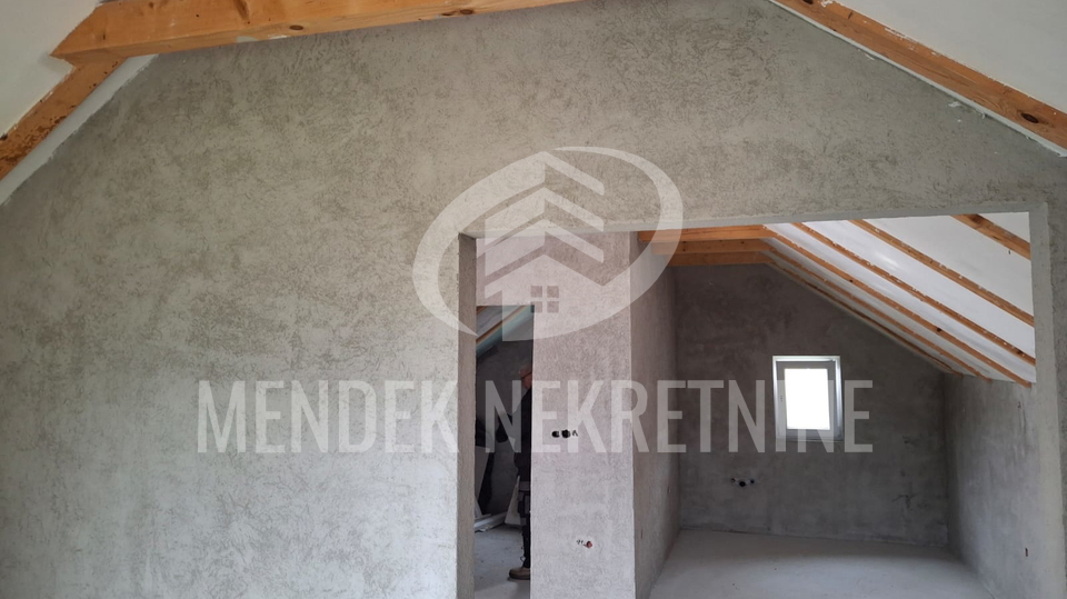 House&comma; 170 m2&comma; For Sale&comma; Plitvi&ccaron;ka Jezera - Li&ccaron;ko Petrovo Selo