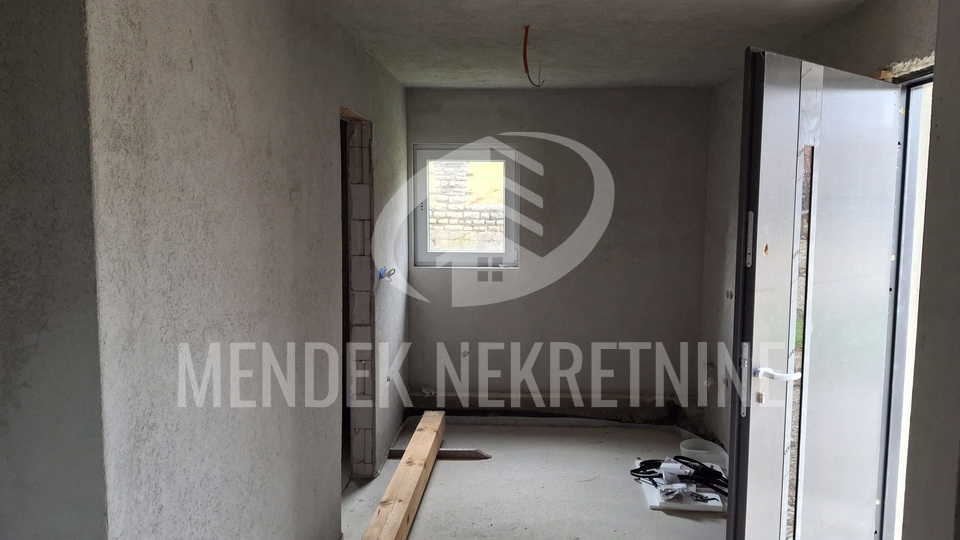 House&comma; 170 m2&comma; For Sale&comma; Plitvi&ccaron;ka Jezera - Li&ccaron;ko Petrovo Selo