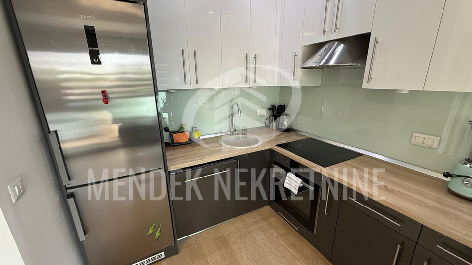 URE&Dstrok;EN I OPREMLJEN 3 SOBNI STAN &plus; PODRUMSKO SPREMI&Scaron;TE -PARKING