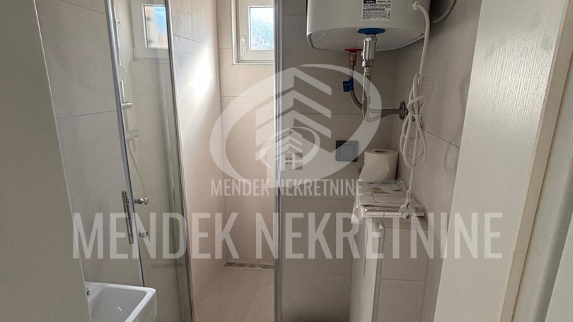 USELJIVO! 200 m od mora! Apartman 24 m2, prizemlje, parking, Stara Novalja