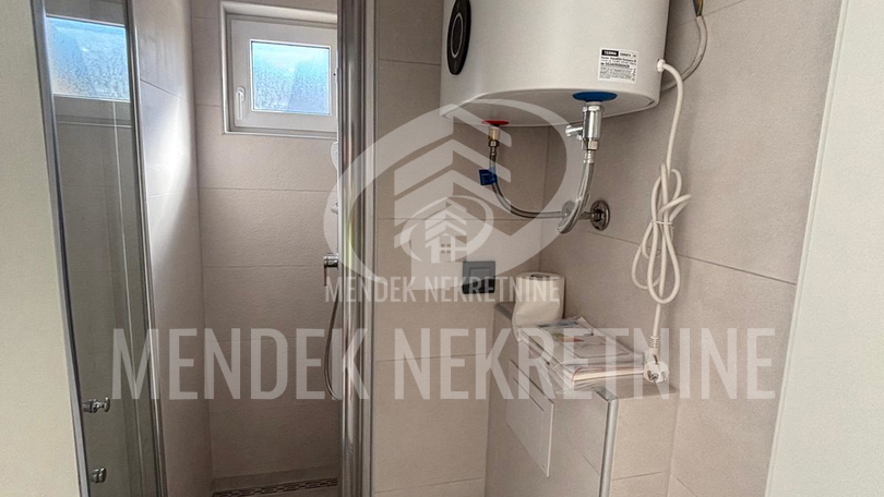 USELJIVO! 200 m od mora! Apartman 24 m2, prizemlje, parking, Stara Novalja