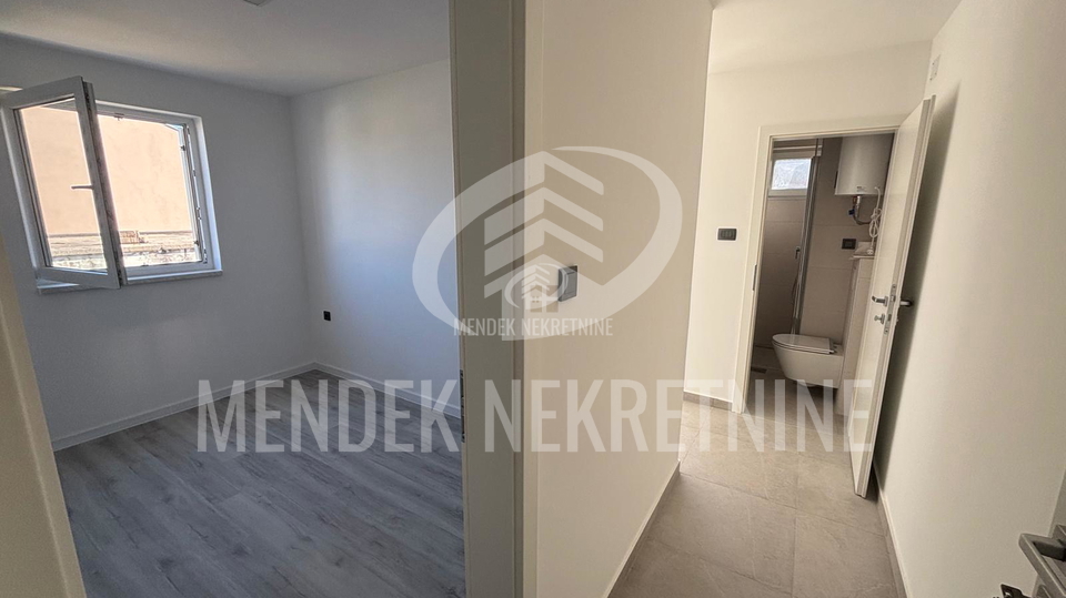 USELJIVO! 200 m od mora! Apartman 24 m2, prizemlje, parking, Stara Novalja