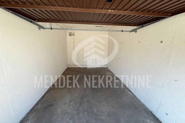 Garage, 13 m2, Vendita, Varaždin - Centar