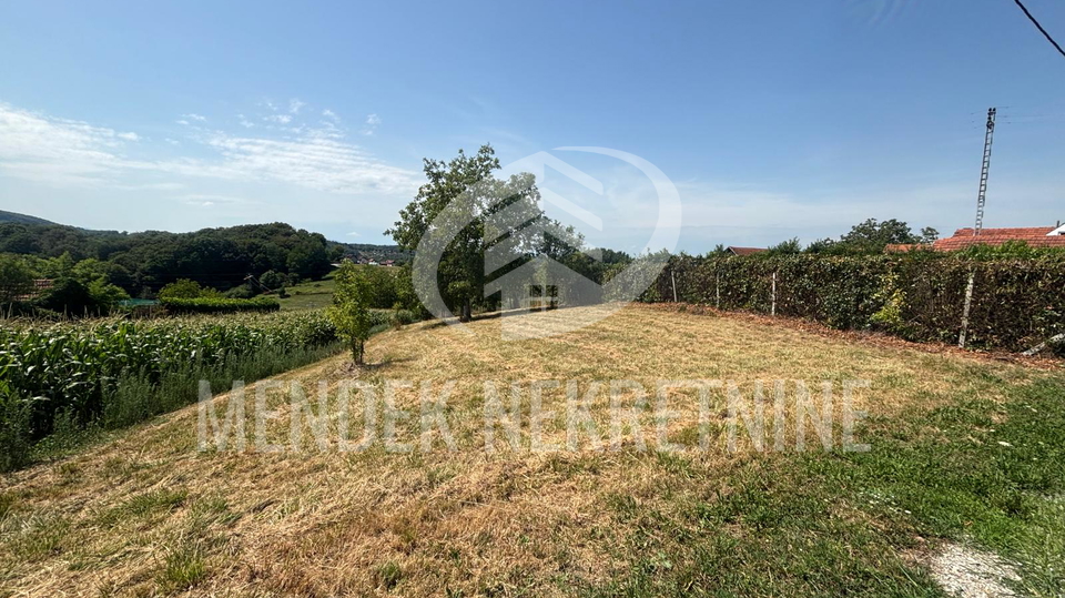 GRAĐEVINSKO ZEMLJIŠTE NA ATRAKTIVNOJ LOKACIJI 1600 m2
