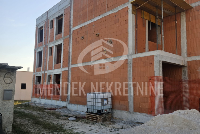 BEZ PROVIZIJE!!! 4-S stan 100,66 m2, 1. kat, prodaja