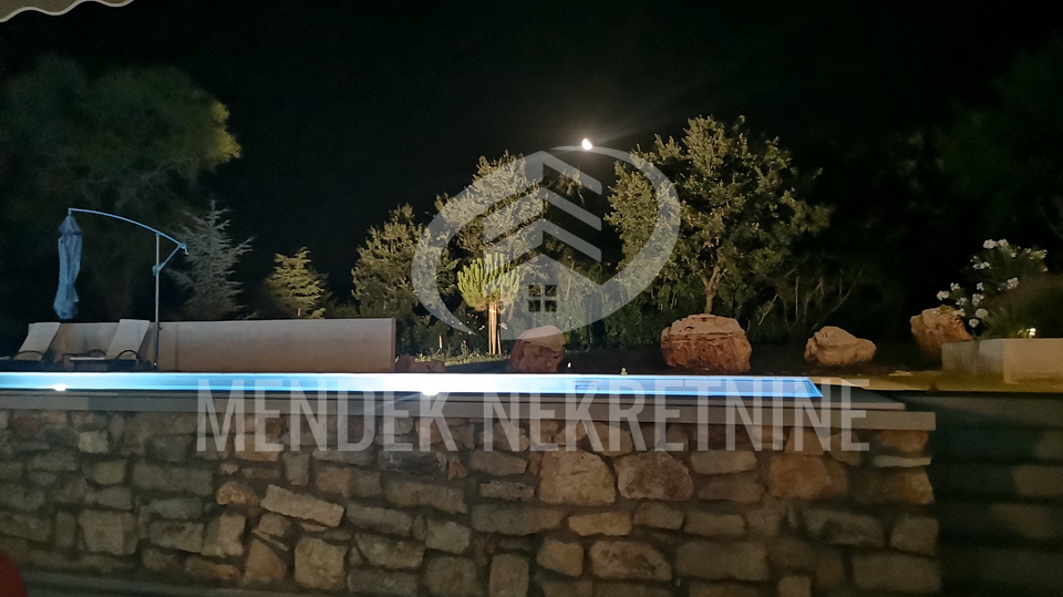 Hi&scaron;a&comma; 350 m2&comma; Prodaja&comma; Pore&ccaron;