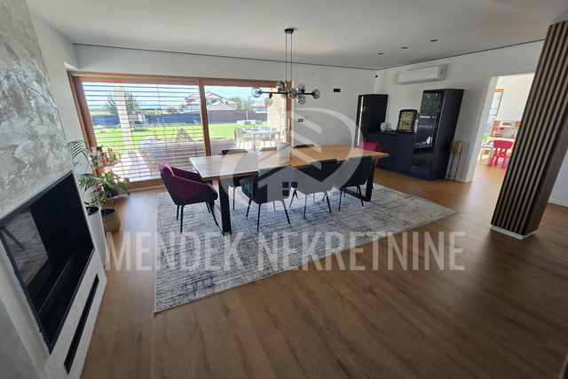 Casa, 280 m2, Vendita, Sračinec