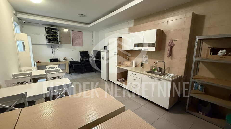 POSLOVNI PROSTOR 492 m2, BANFICA, VARAŽDIN, ZAKUP