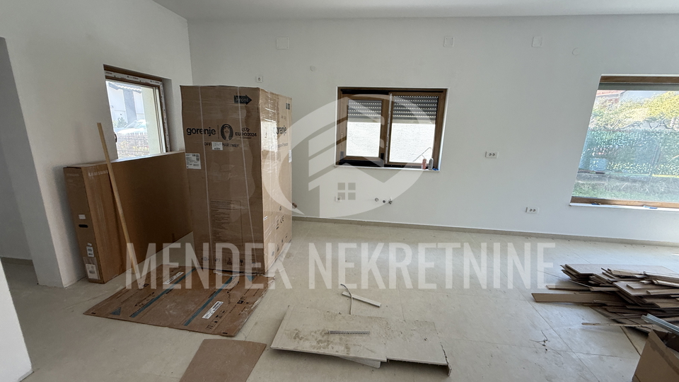 NOVOGRADNJA! Obiteljska kuća na dva kata, terasa, dvorište, Banfica, Varaždin, prodaja