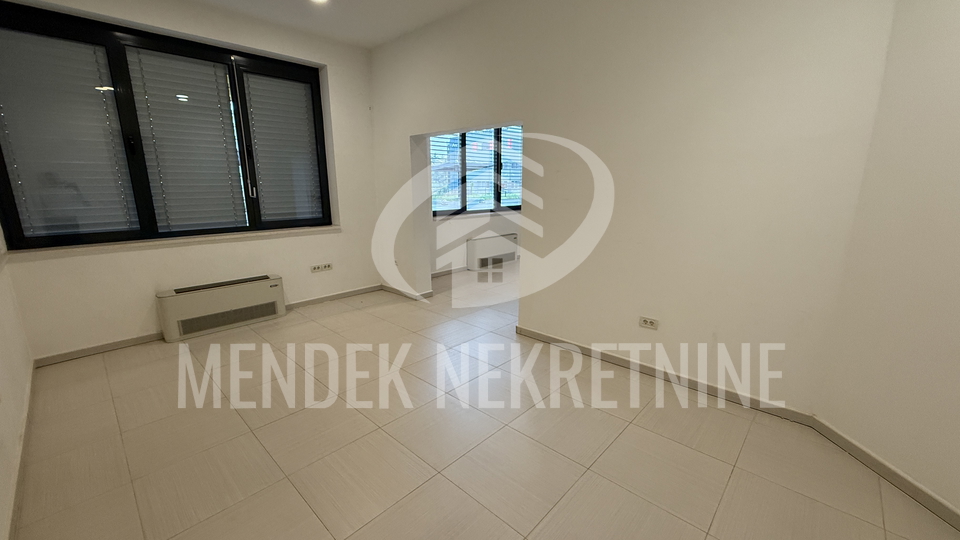 UREDSKO PROIZVODNA HALA  3180m2, Varaždin, Jalkovec