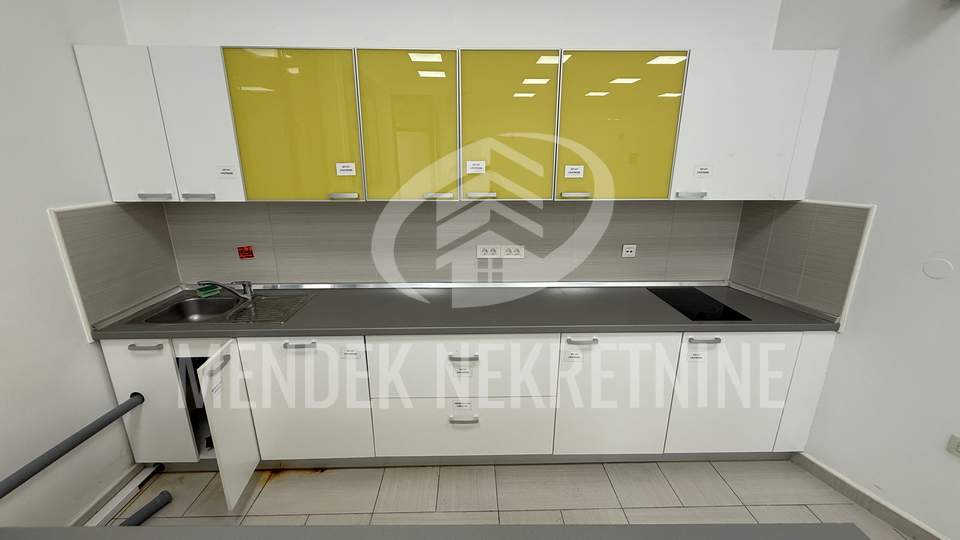 UREDSKO PROIZVODNA HALA  3180m2, Varaždin, Jalkovec