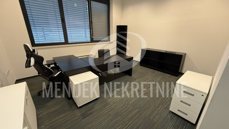 UREDSKO PROIZVODNA HALA  3180m2, Varaždin, Jalkovec
