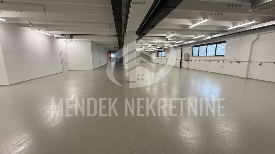 UREDSKO PROIZVODNA HALA  3180m2, Varaždin, Jalkovec