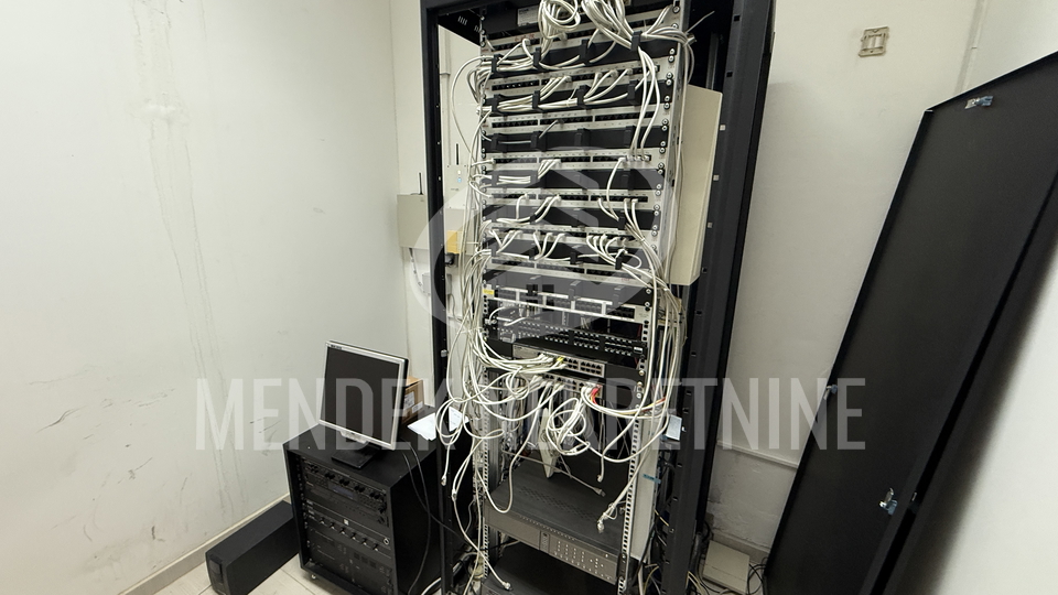UREDSKO PROIZVODNA HALA  3180m2, Varaždin, Jalkovec